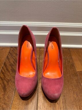 Women’s Suede Pump